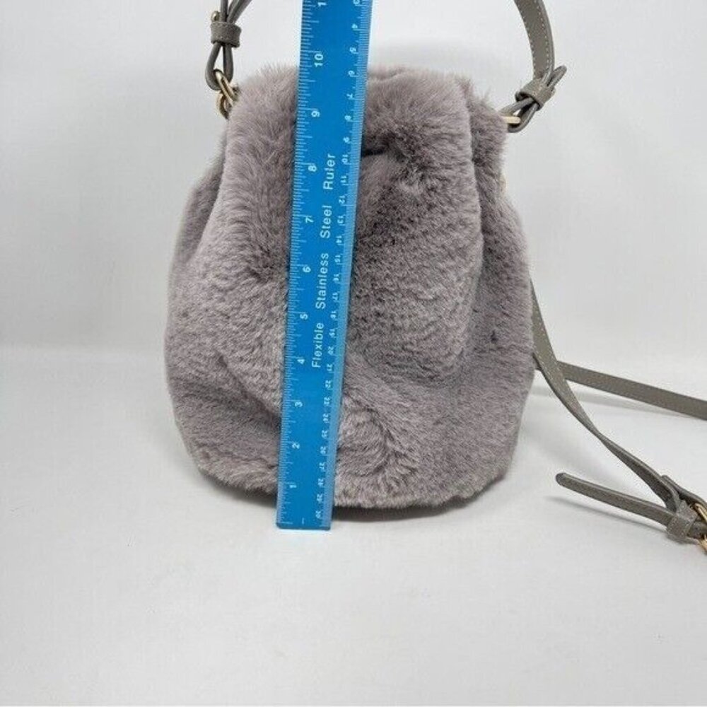 Street Level Plush Faux Fur Grey Bucket Bag Small Crossbody Bag - Picture 3 of 11